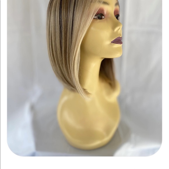 Short sassy Lacefront wig - Picture 2 of 15